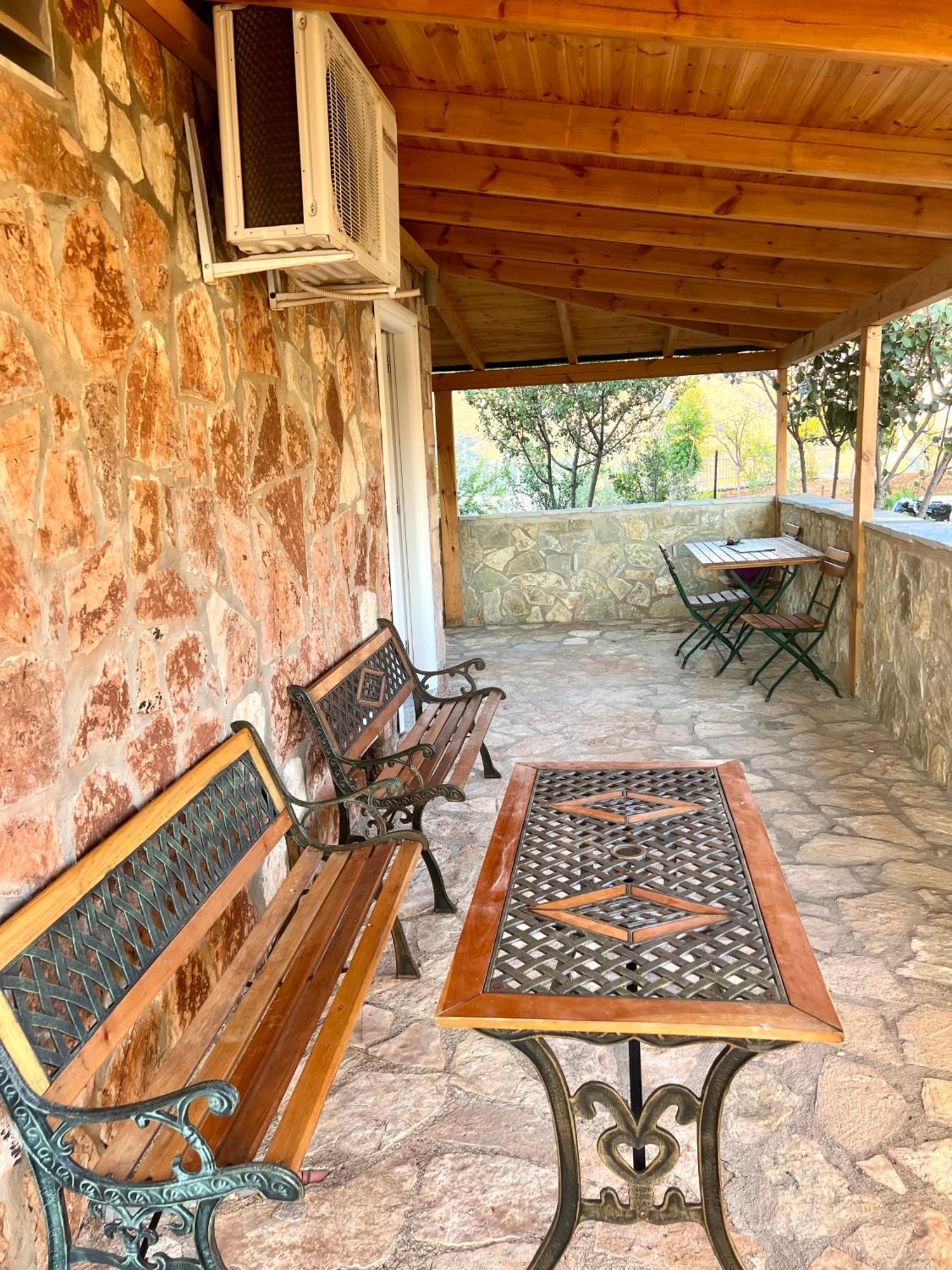 Jardin Miraculeux Hotel Himare Exterior foto