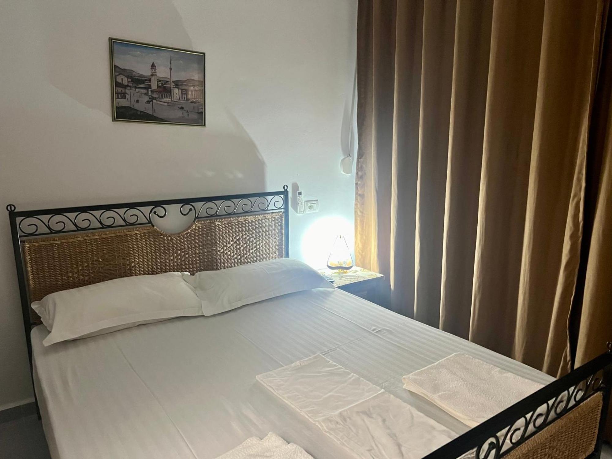 Jardin Miraculeux Hotel Himare Exterior foto