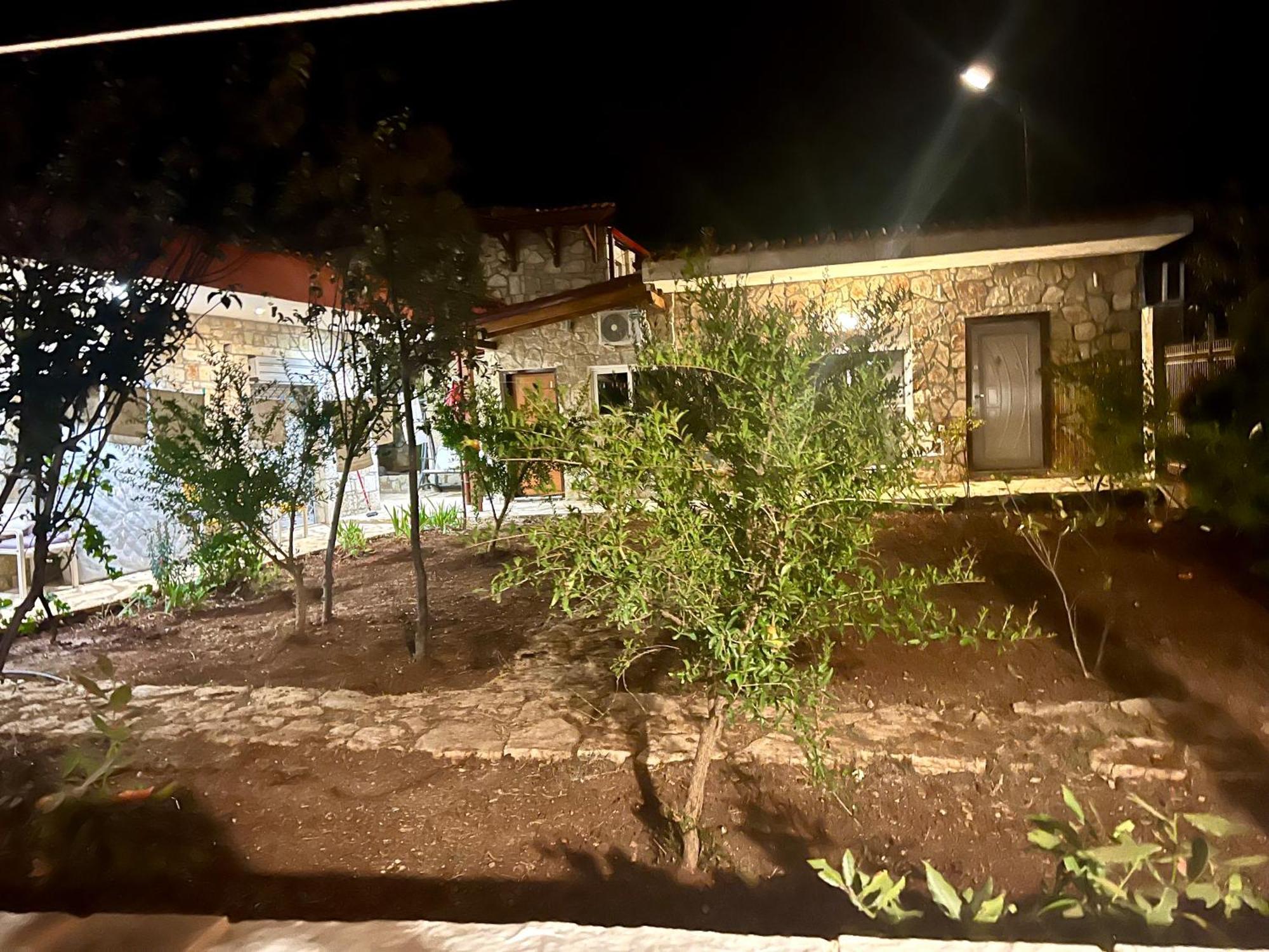 Jardin Miraculeux Hotel Himare Exterior foto