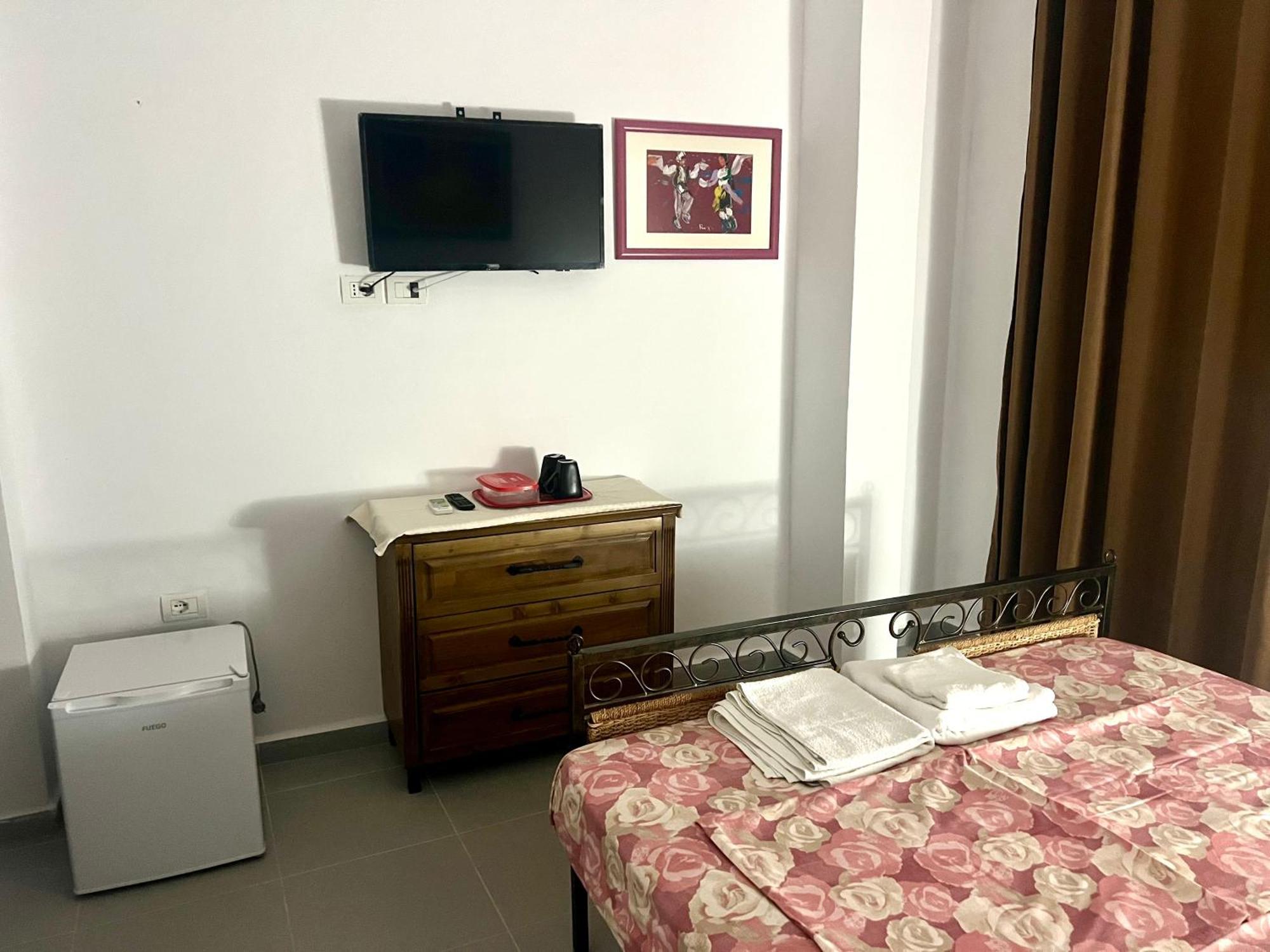 Jardin Miraculeux Hotel Himare Exterior foto