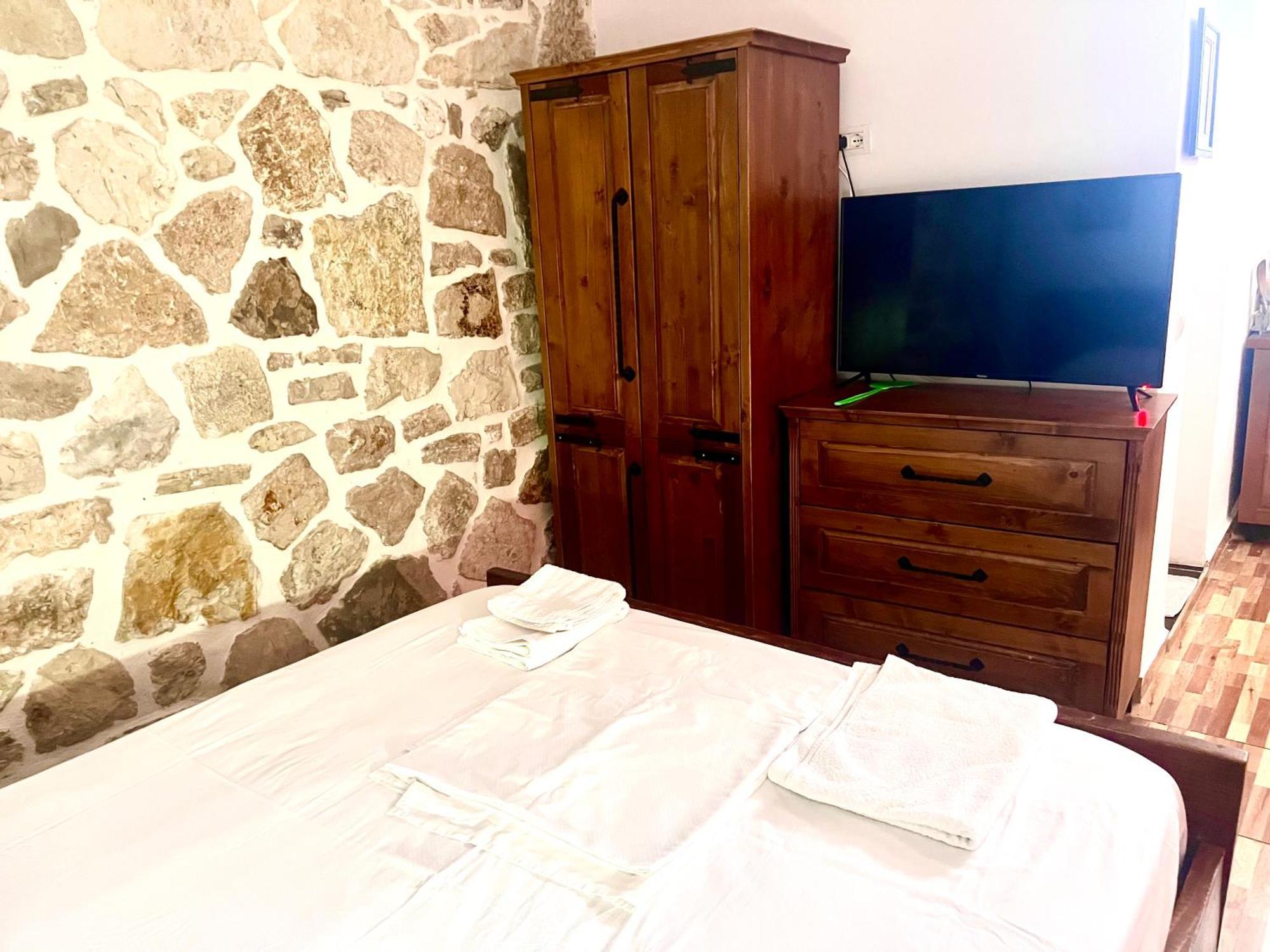 Jardin Miraculeux Hotel Himare Exterior foto