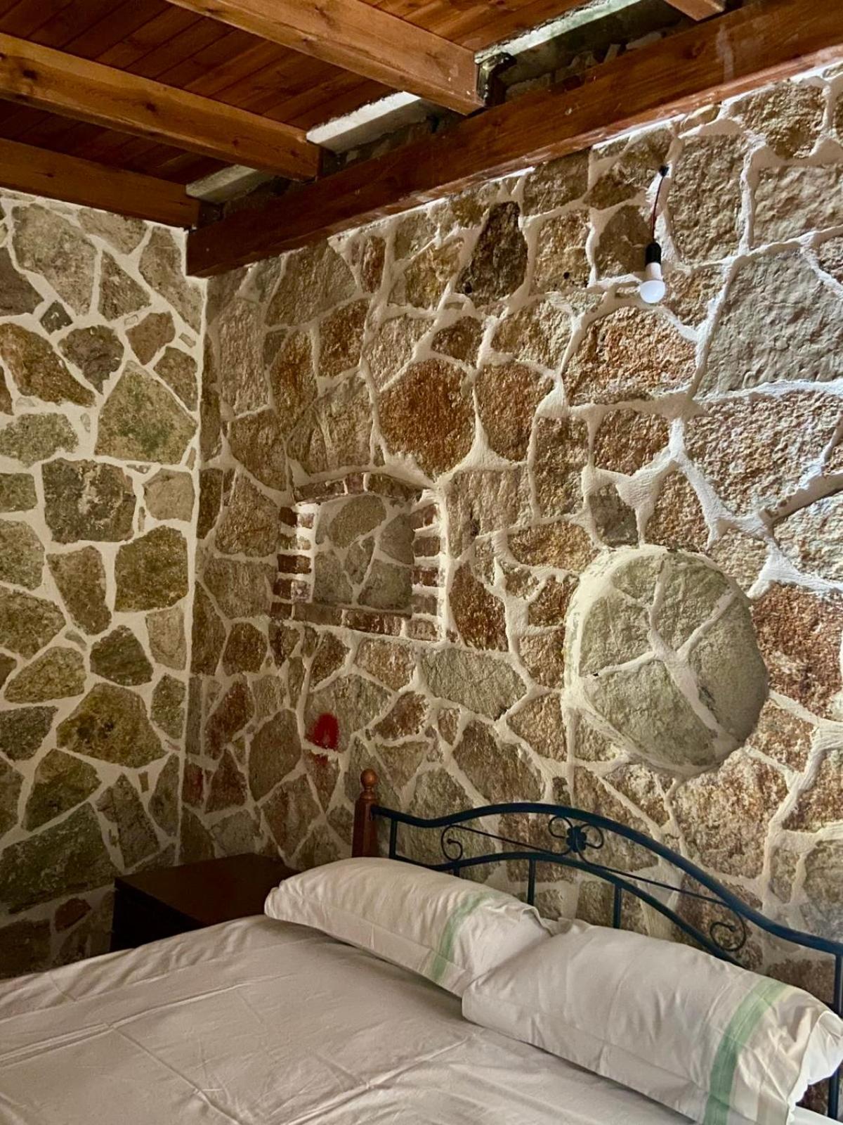 Jardin Miraculeux Hotel Himare Exterior foto