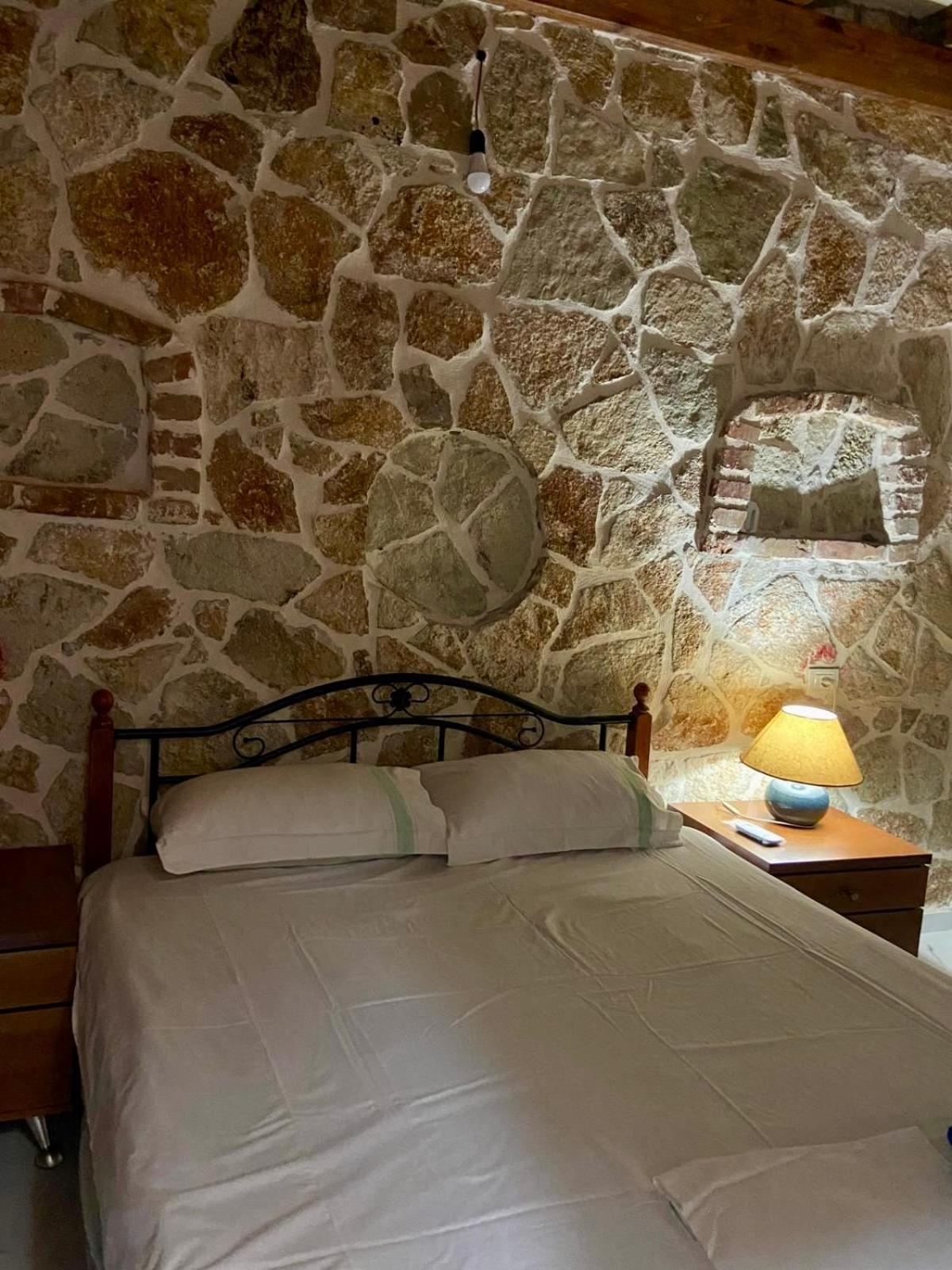Jardin Miraculeux Hotel Himare Exterior foto